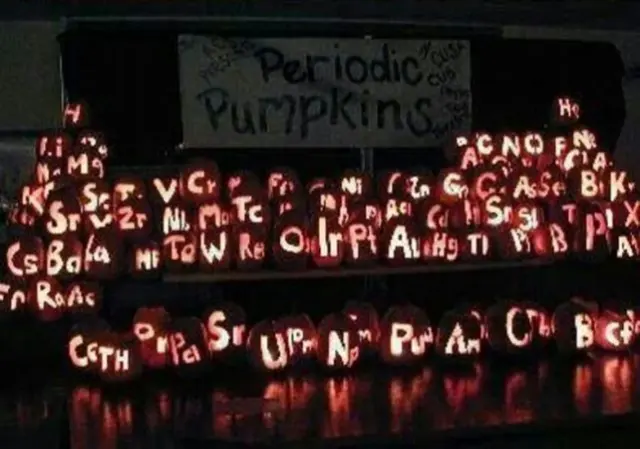 Pumpkins v noci